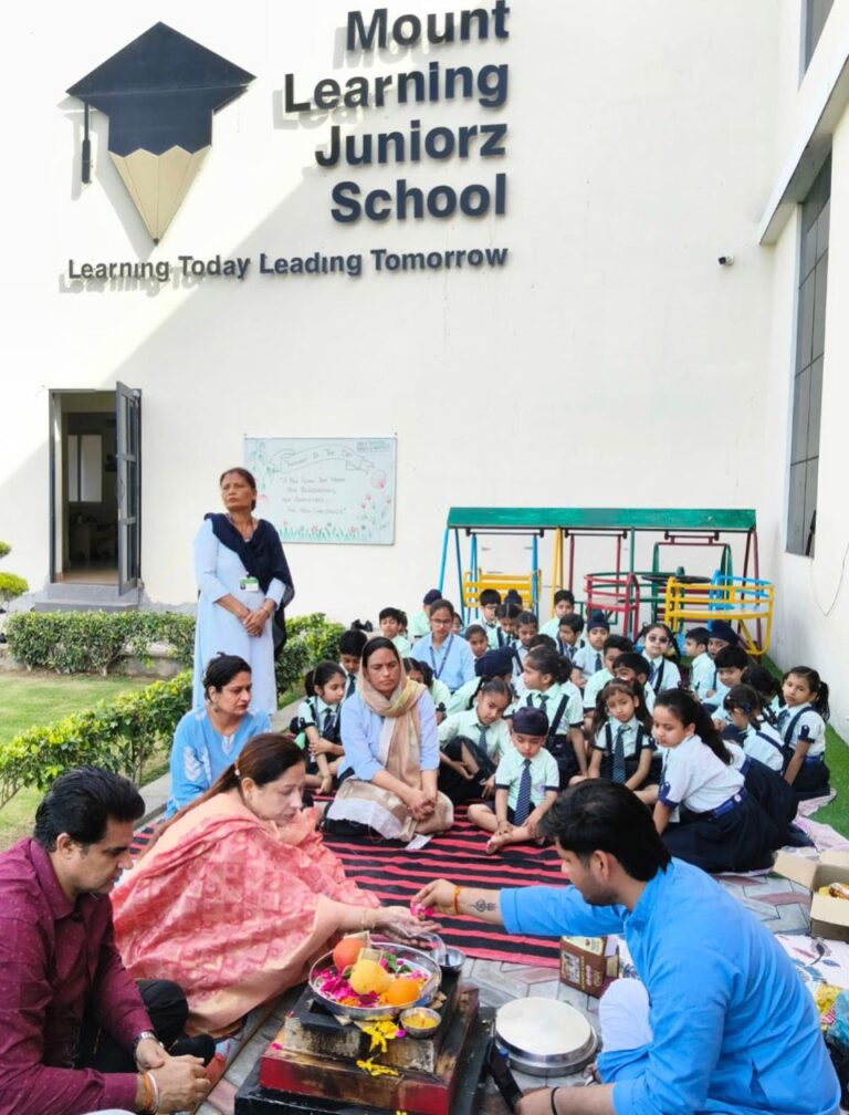 माउंट लर्निंग जूनियर स्कूल में हवन यज्ञ के साथ नया एकेडमिक सेशन शुरू: